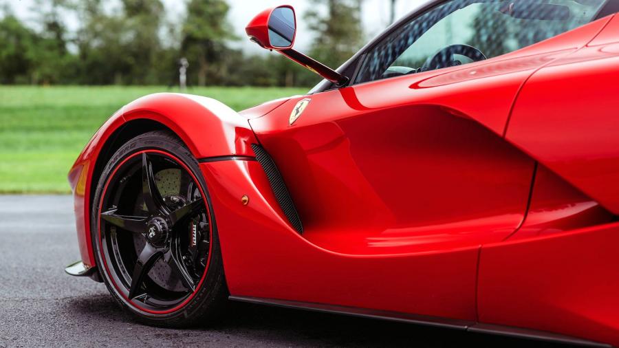 Детали экстерьера Ferrari LaFerrari Rosso Fuoco 2014 года  (фото 16 из 26)